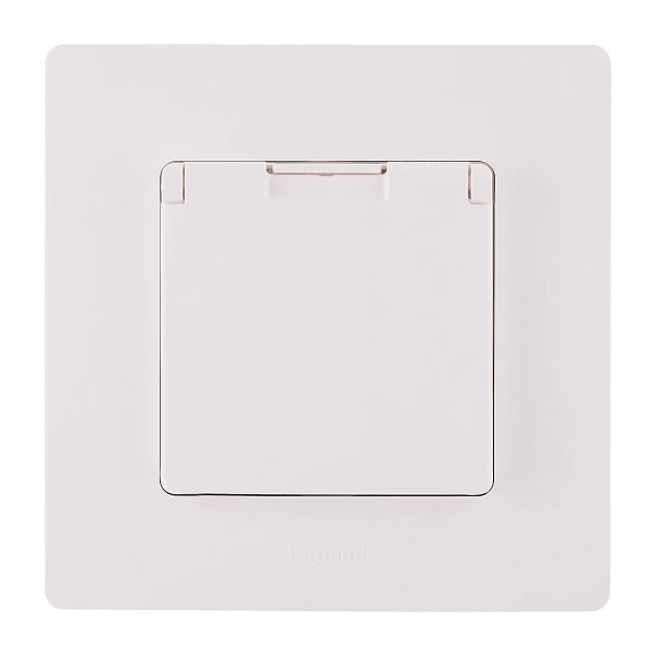 Legrand Etika Белый Розетка 2К+З IP44