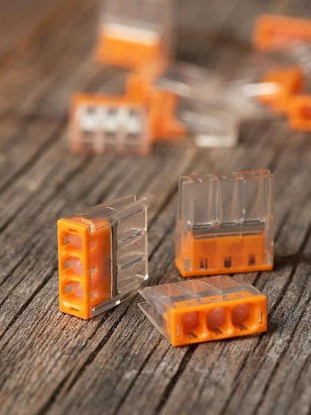 EKF PROxima Строительно-монтажная клемма СМК 2273-243 (с пастой) 3 отверстия 0,5-2.5мм2 (100шт.)