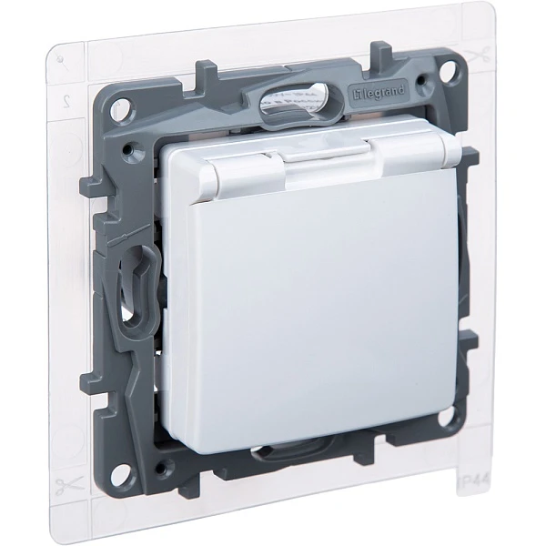 Legrand Etika Белый Розетка 2К+З IP44