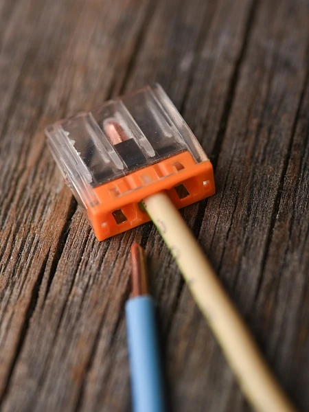 EKF PROxima Строительно-монтажная клемма СМК 2273-243 (с пастой) 3 отверстия 0,5-2.5мм2 (100шт.)