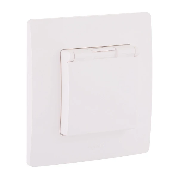 Legrand Etika Белый Розетка 2К+З IP44
